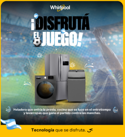 Electrodomésticos Whirlpool que incluyen un lavarropas y una heladera de acero inoxidable sobre el fondo de un estadio de fútbol de Argentina con hinchas